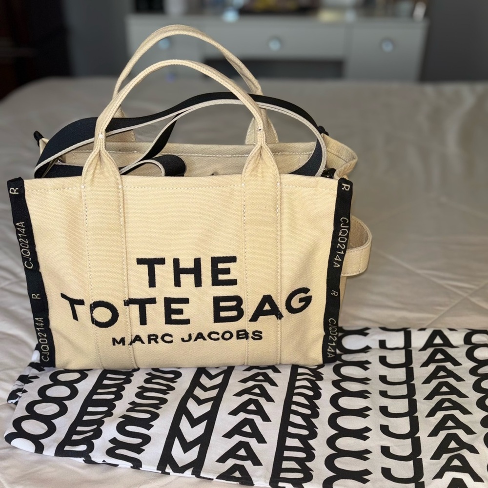 SOLD - Marc Jacobs The Tote Bag Tan size M